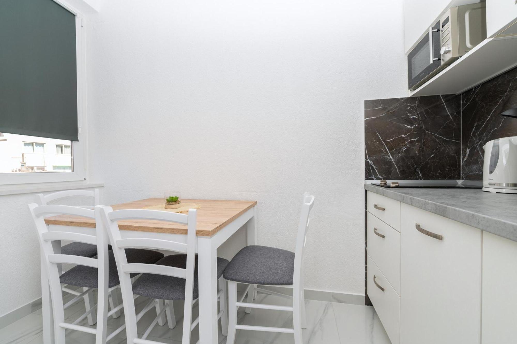 Apartmants Sestic Tučepi Buitenkant foto