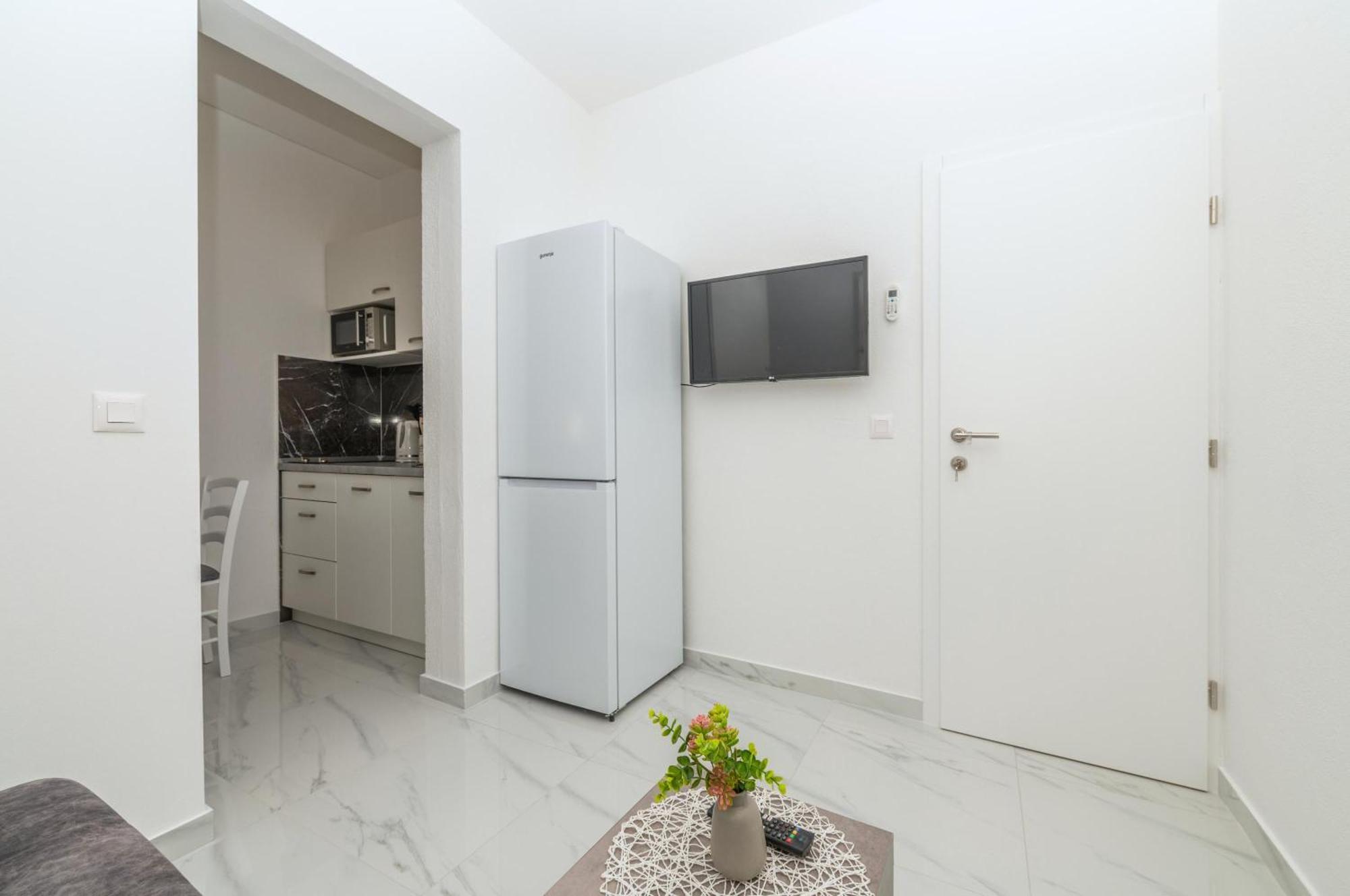 Apartmants Sestic Tučepi Buitenkant foto